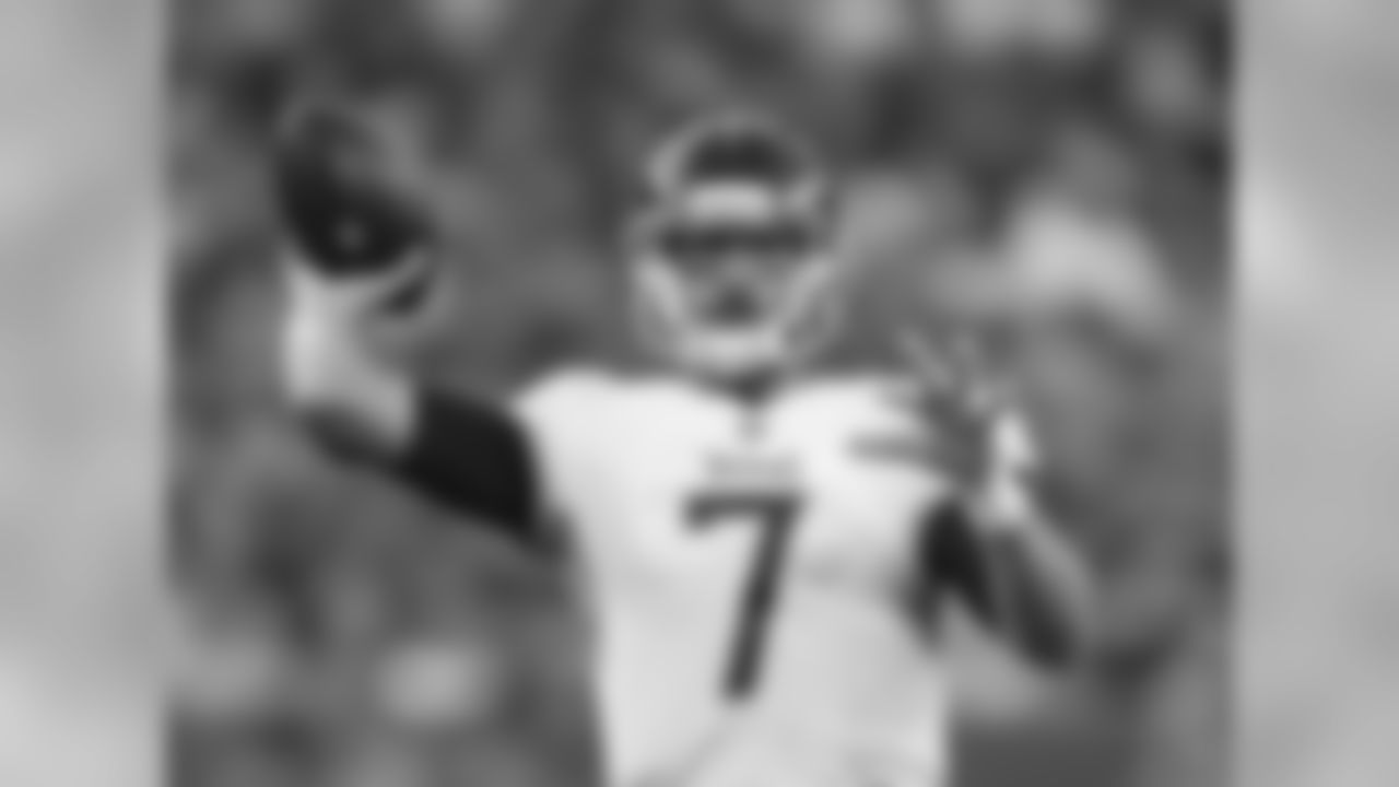 Tennessee Titans' Blaine Gabbert throws during the first half of a preseason NFL football game against the Green Bay Packers Thursday, Aug. 9, 2018, in Green Bay, Wis. (AP Photo/Matt Ludtke)