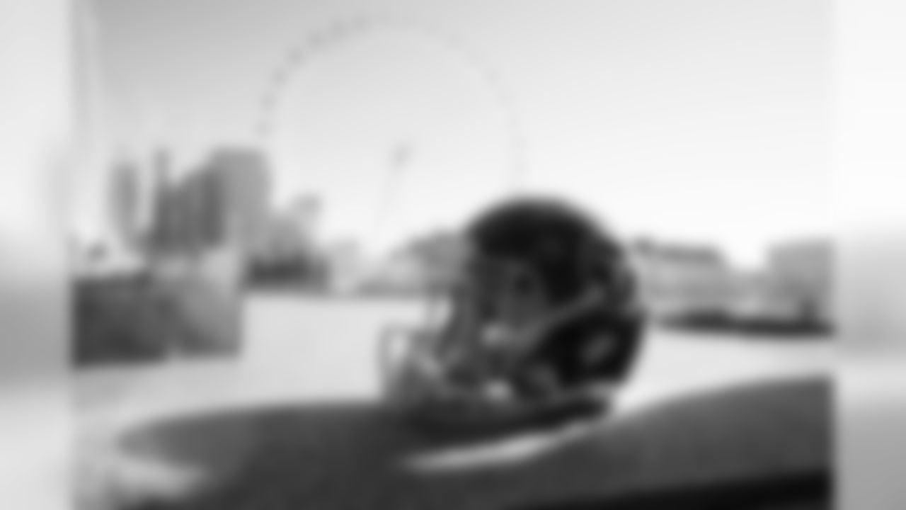 titans2018london-helmet55429