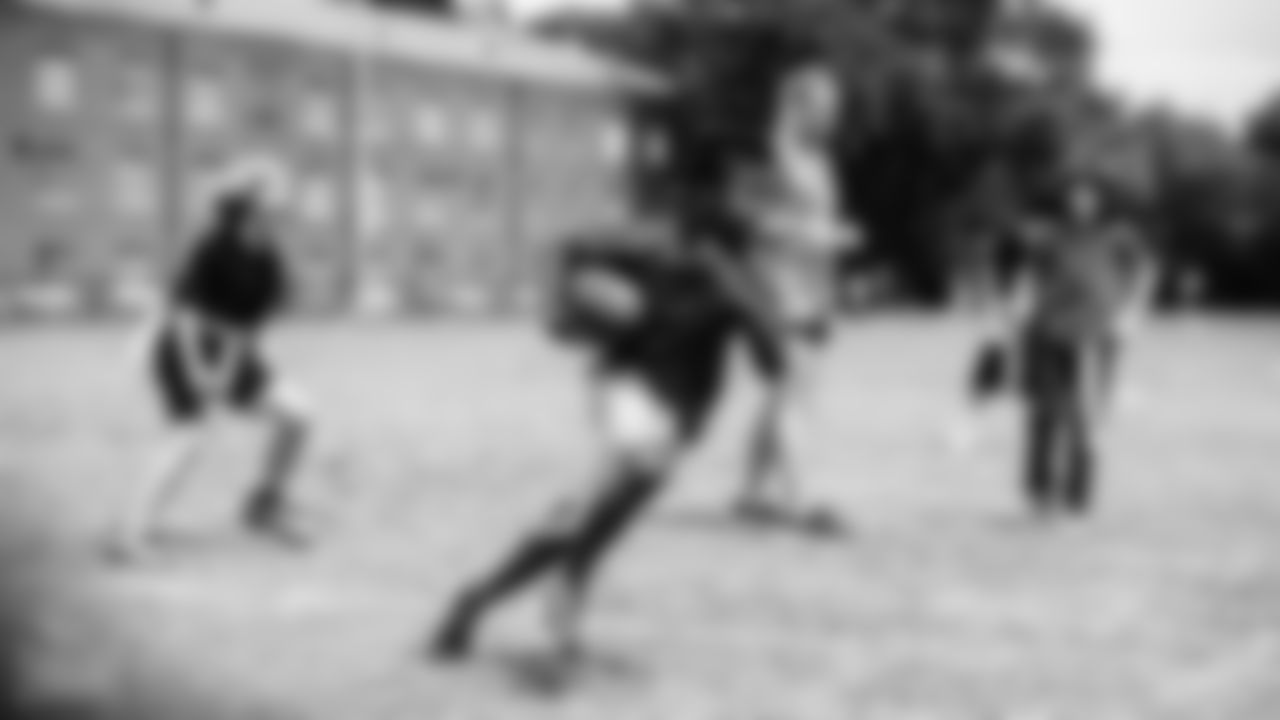 Students play flag football at the 901 Day School Visit at the University of Memphis campus School on Thursday September, 1st 2022 in Memphis, Tn (Justin Ford/Tennessee Titans)