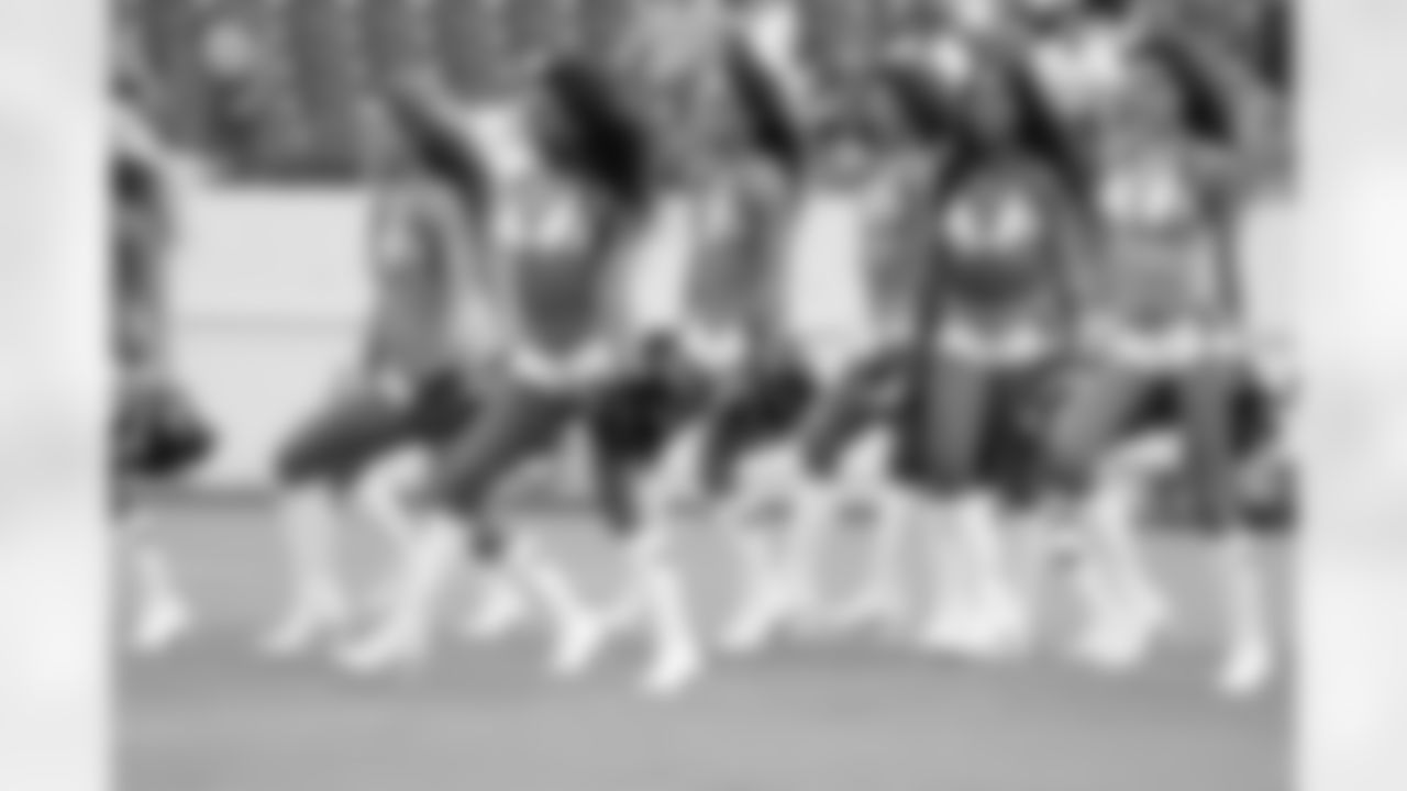 cheerleaders-180814-scrimmage241524