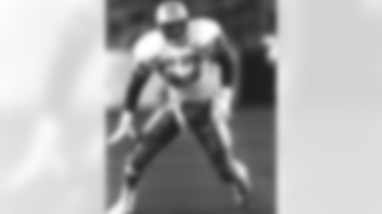 The Oilers selected LB Lamar Lathon with the 15th pick in the 1990 NFL Draft.