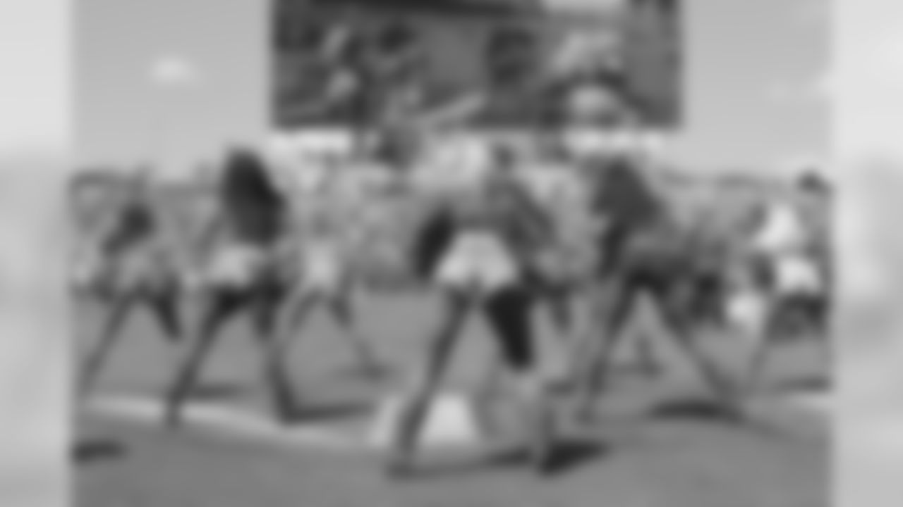 cheer2018eaglesB51550