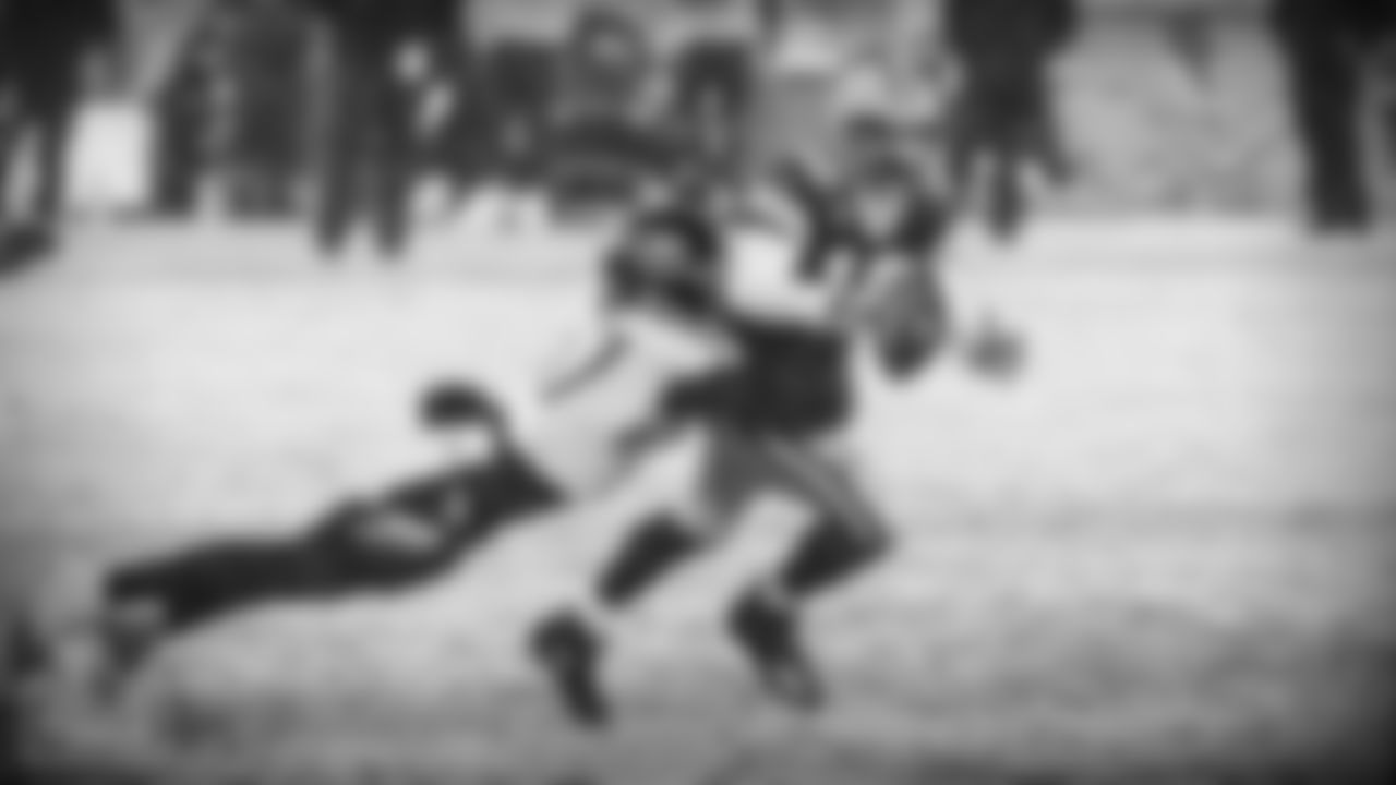 The Tennessee Titans versus the Green Bay Packers at Lambeau Field on December 28, 2020 in Green Bay, WI. Photo By /Tennessee Titans