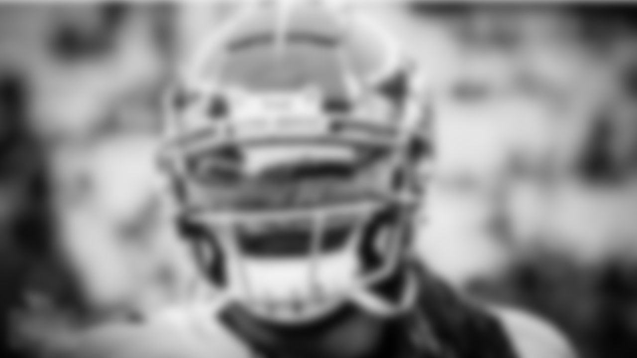 Running back D'Onta Foreman #7 of the Tennessee Titans visor reflection during warm ups before the game between the Tennessee Titans and the Pittsburgh Steelers at Heinz Field on DECEMBER 19, 2021 in Pittsburgh, PA. Photo By Mark Brown/Tennessee Titans