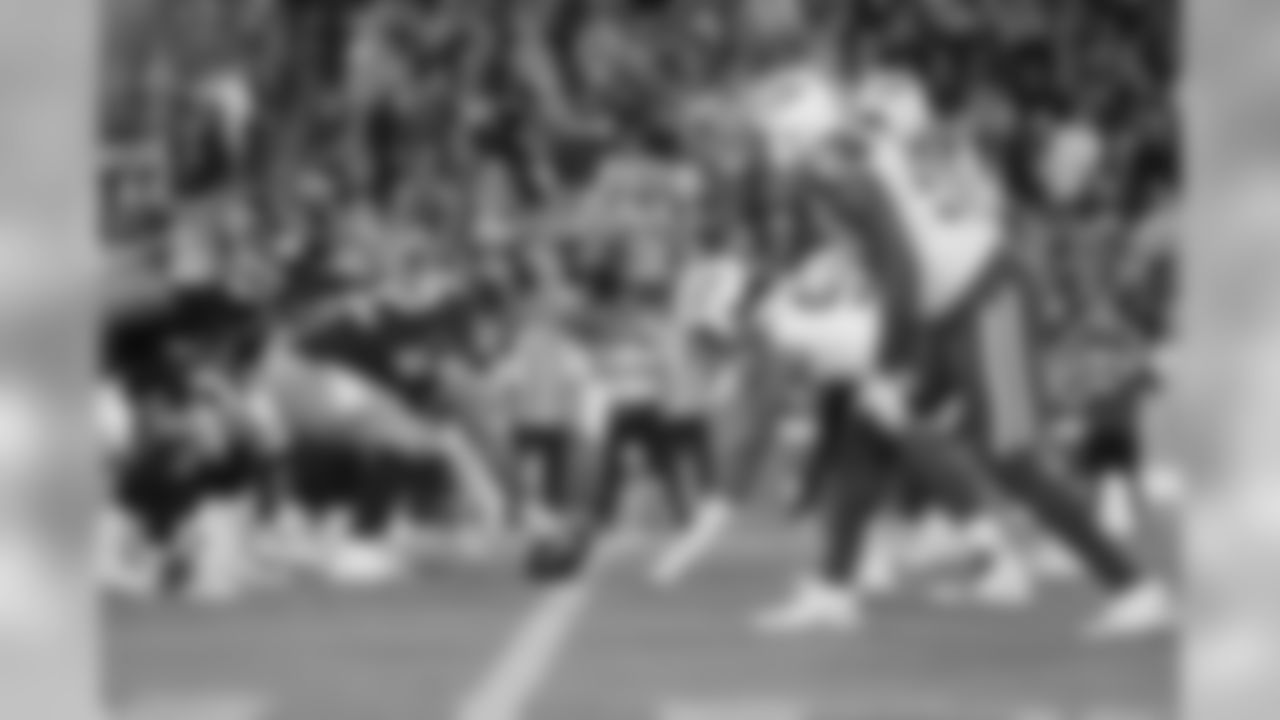 The Tennessee Titans and the New York Jets line up in the second half of an NFL football game Sunday, Dec. 2, 2018, in Nashville, Tenn. (AP Photo/James Kenney)