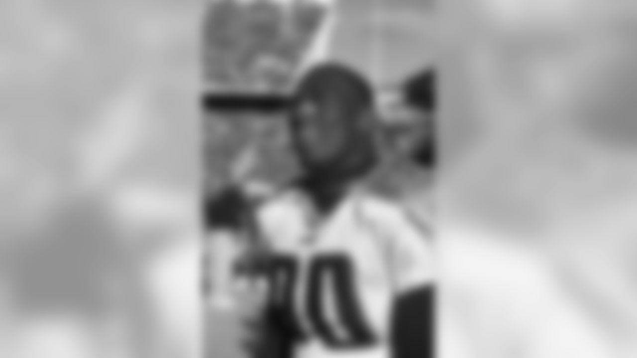 The Tennessee Titans selected Jevon Kearse at the 16th spot in the 1999 NFL Draft.