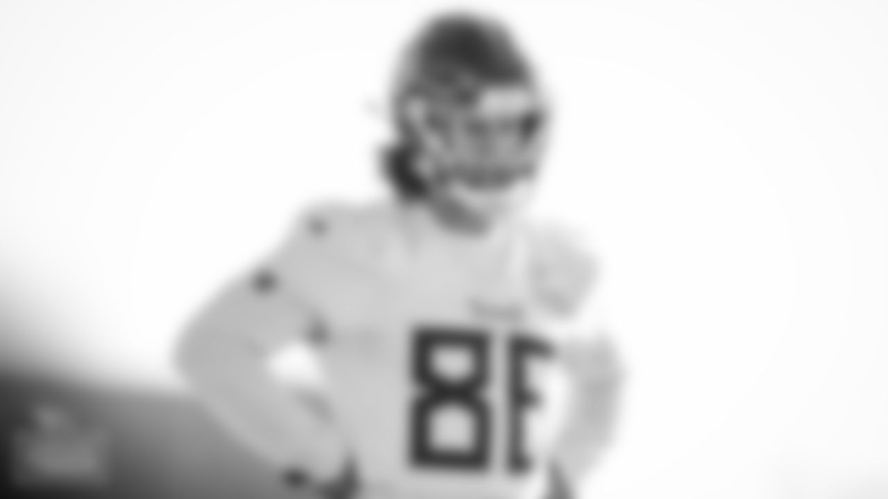 Tight end Anthony Firkser #86 of the Tennessee Titans during practice at Saint Thomas Sports Park on January 05, 2022 in Nashville, TN. Photo By Donald Page/Tennessee Titans