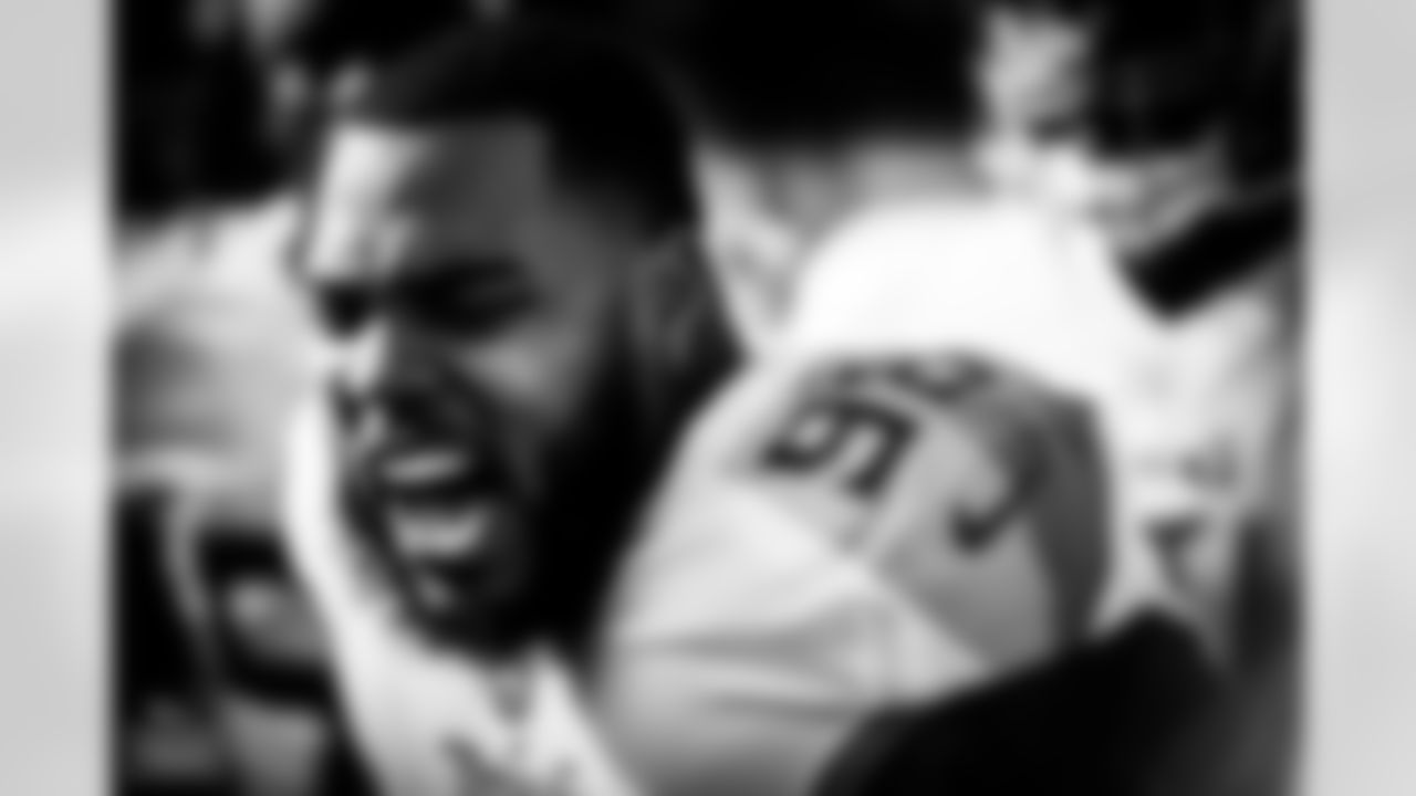 Defensive lineman Jeffery Simmons #98 of the Tennessee Titans before the game between the Tennessee Titans and the Philadelphia Eagles at Lincoln Financial Field on December 04, 2022 in Philadelphia, PA. Photo By Cameron Faulkner/Tennessee Titans