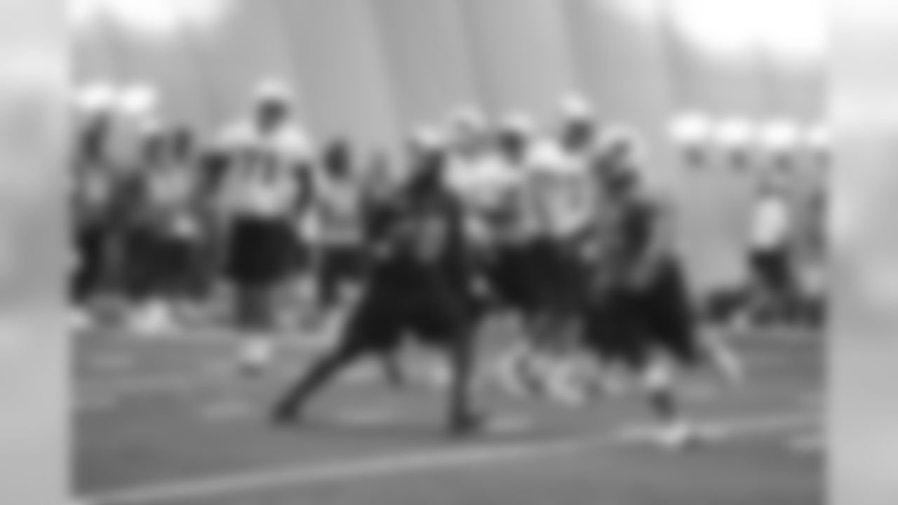 Tennessee Titans players take part in an organized training activity (OTA) on Wednesday, June 17, 2009 at Baptist Sports Park.
