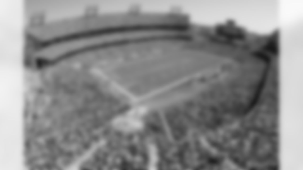 NASHVILLE, TN - SEPTEMBER 16: A general view of LP Field as the Indianapolis Colts play the Tennessee Titans on September 16, 2007 in Nashville, Tennessee. The Colts defeated the Titans 22-20. (Photo by Chris Graythen/Getty Images)