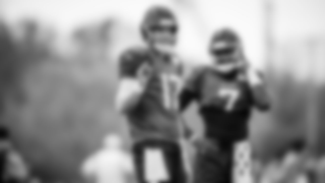 Quarterback Ryan Tannehill #17 of the Tennessee Titans and Quarterback Malik Willis #7 of the Tennessee Titans during practice at Ascension Saint Thomas Sports Park on November 23, 2022 in Nashville, TN. Photo By Donald Page/Tennessee Titans