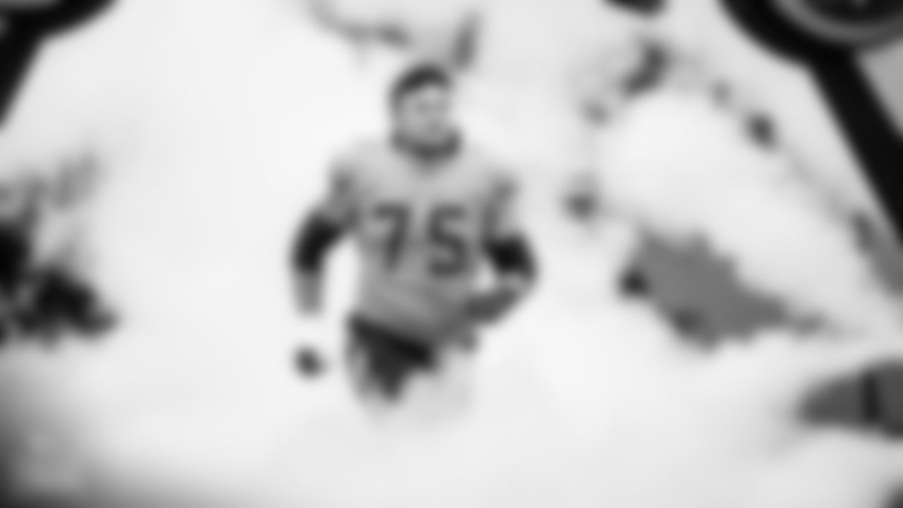 Offensive lineman Dillon Radunz #75 of the Tennessee Titans before the game between the Tennessee Titans and the Cincinnati Bengals at Nissan Stadium on November 27, 2022 in Nashville, TN. Photo By Cameron Faulkner/Tennessee Titans