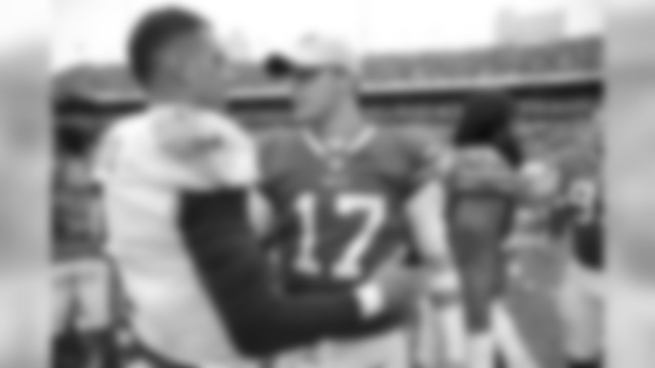 Tennessee Titans quarterback Marcus Mariota, left, talks to Buffalo Bills quarterback Josh Allen after an NFL football game, Sunday, Oct. 7, 2018, in Orchard Park, N.Y. The Bills won 13-12. (AP Photo/Jeffrey T. Barnes)