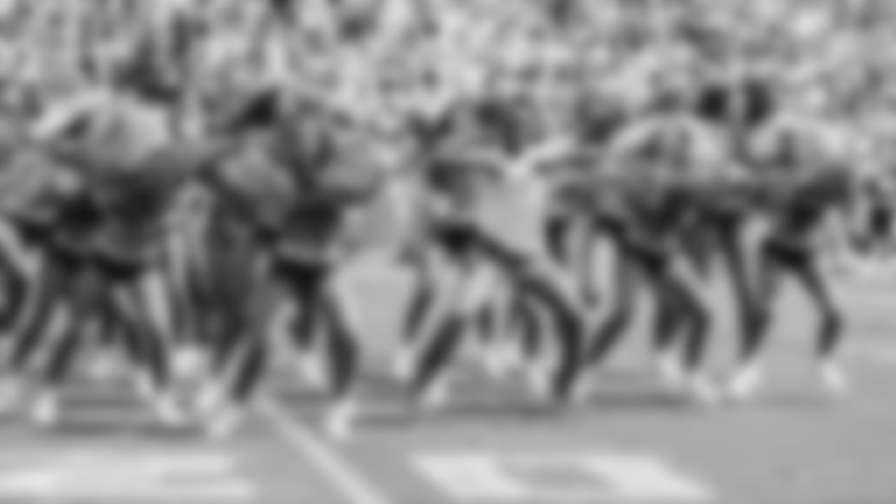Tennessee Titans Cheerleaders during the game between the Tennessee Titans and the Las Vegas Raiders at Nissan Stadium on September 25, 2022 in Nashville, TN. Photo By Kaitlyn Hungerford/Tennessee Titans