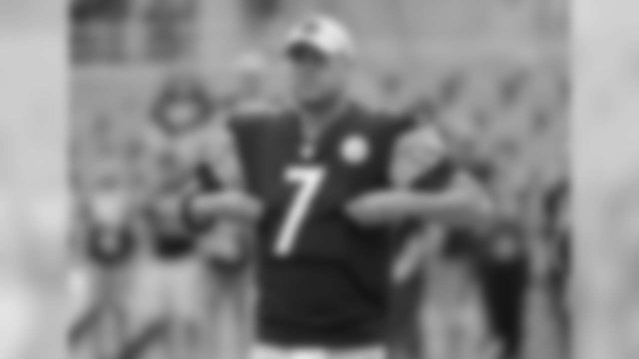 Pittsburgh Steelers quarterback Ben Roethlisberger (7) warms up before an NFL football game against the Tennessee Titans, Saturday, Aug. 25, 2018, in Pittsburgh. (AP Photo/Fred Vuich)