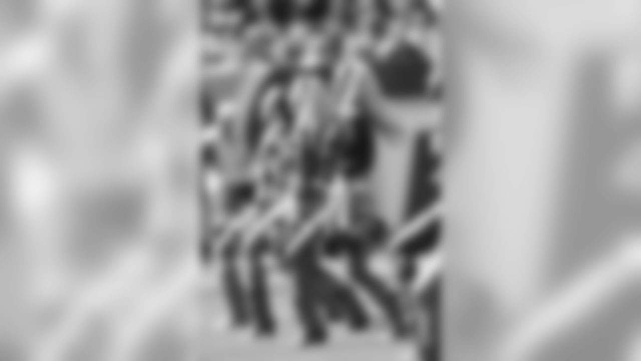 cheerleaders-2018eagles251285