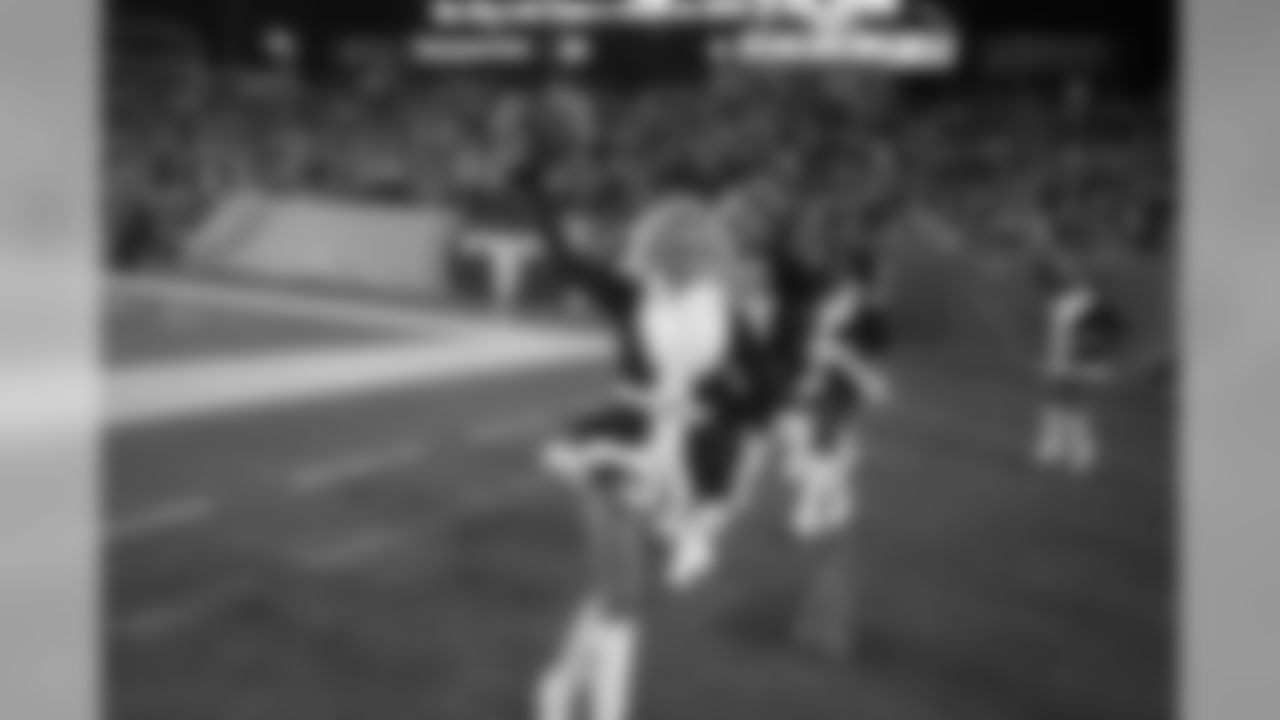titans-redskins-cheer66156seqn}