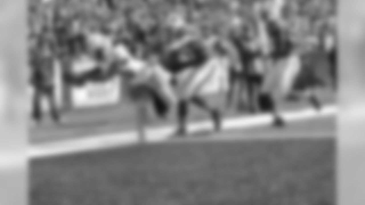 Tennessee Titans vs. Buffalo Bills on October 17, 2012. Photos by Donn Jones Photography.