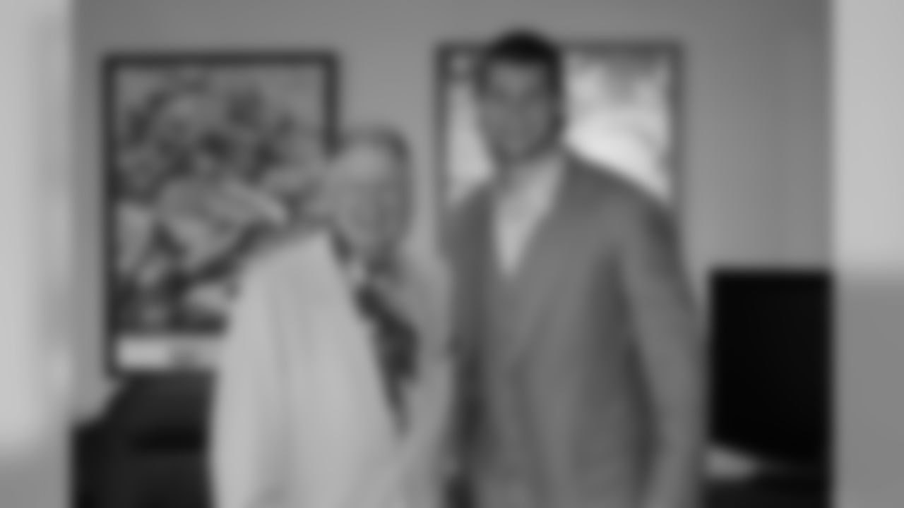 Titans Owner K.S. "Bud" Adams, Jr. welcomes Jake Locker to the Titans.