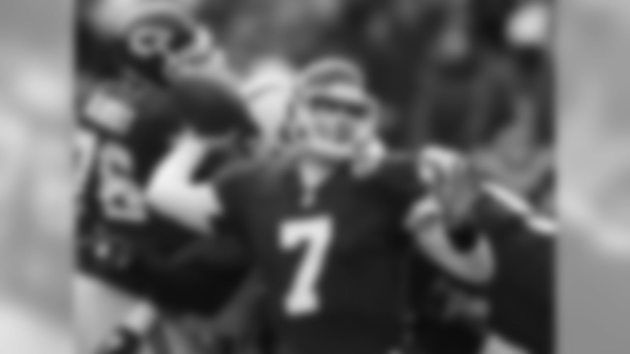 Kansas City Chiefs quarterback Matt Cassel (7) passes during the first half of an NFL football game against the Tennessee Titans at Arrowhead Stadium in Kansas City, Mo., Sunday, Dec. 26, 2010. (AP Photo/Orlin Wagner)