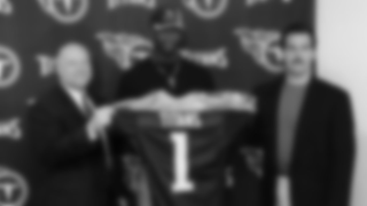 1999 | Round 1 | Pick: 16 | DE Jevon Kearse - Florida