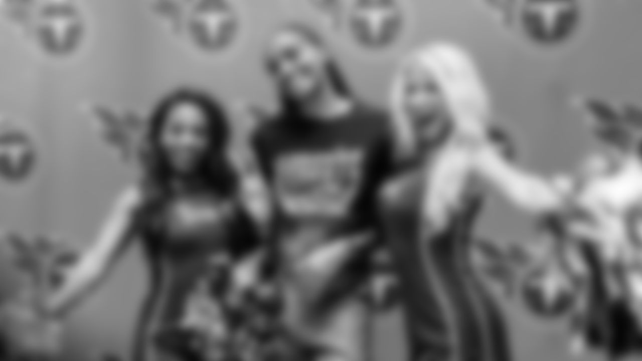Titans Cheerleaders pose with students during 901 Day Campus Visit at the University of Memphis University Center on Thursday September, 1st 2022 in Memphis, Tn (Justin Ford/Tennessee Titans)