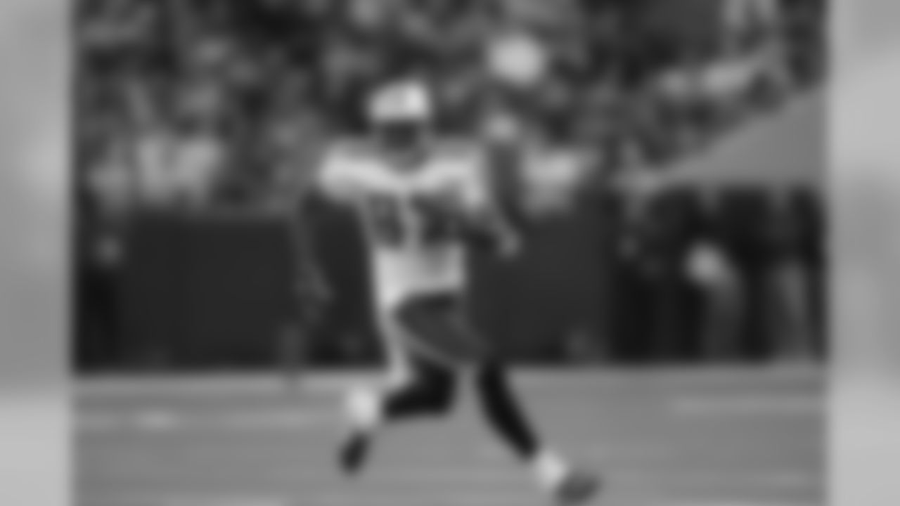 The Tennessee Oilers selected Kevin Dyson at the 16th spot in the 1998 NFL Draft before becoming the Tennessee Titans in 1999.