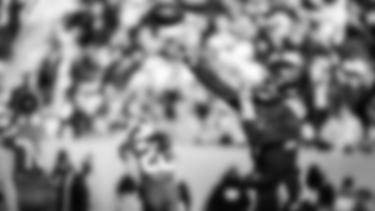 Tennessee Titans and the Houston Texans compete at Nissan Stadium on December 24, 2022 in Nashville, TN. Photo By \03387281/Tennessee Titans