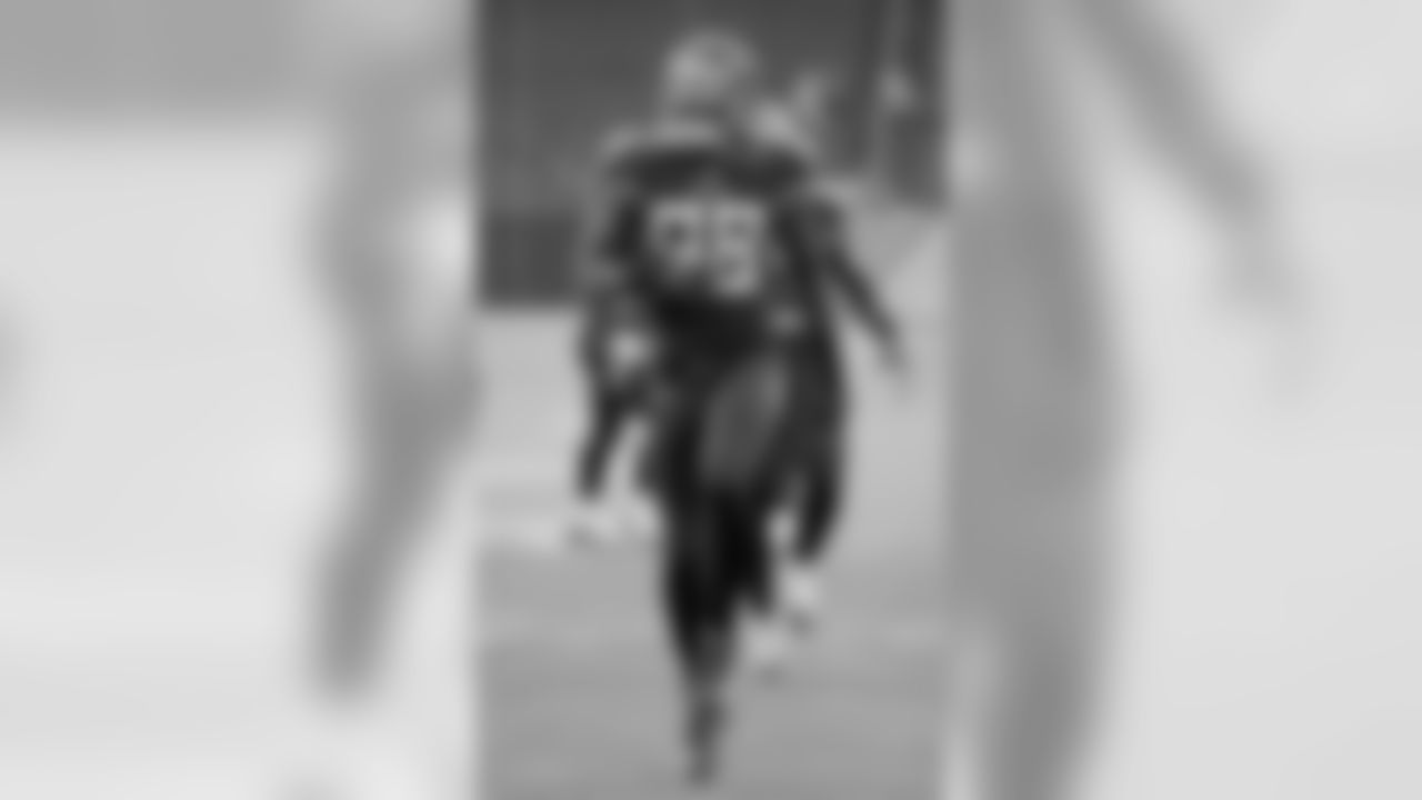 Tennessee Titans linebacker Brian Orakpo warms up before a preseason NFL football game against the Minnesota Vikings Thursday, Aug. 30, 2018, in Nashville, Tenn. (AP Photo/James Kenney)
