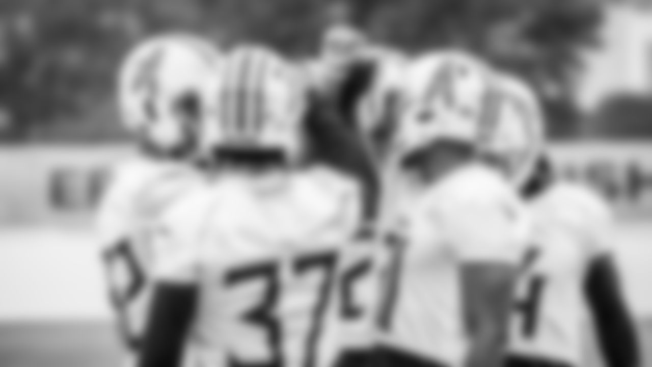 Tennessee Titans safeties huddle during practice at the Ascension Saint Thomas Sports Park on October 11, 2023 in Nashville, TN. Photo By Donald Page/Tennessee Titans