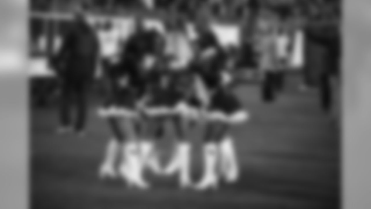 titans-redskins-cheer66150seqn}