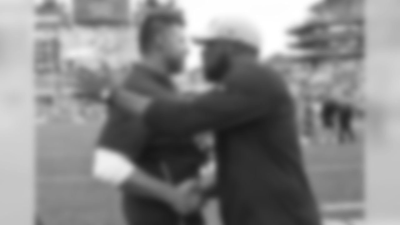 Tennessee Titans coach Mike Vrabel, left, is greeted by Pittsburgh Steelers coach Mike Tomlin after an NFL preseason football game, Saturday, Aug. 25, 2018, in Pittsburgh. The Steelers won 16-6. (AP Photo/Don Wright)