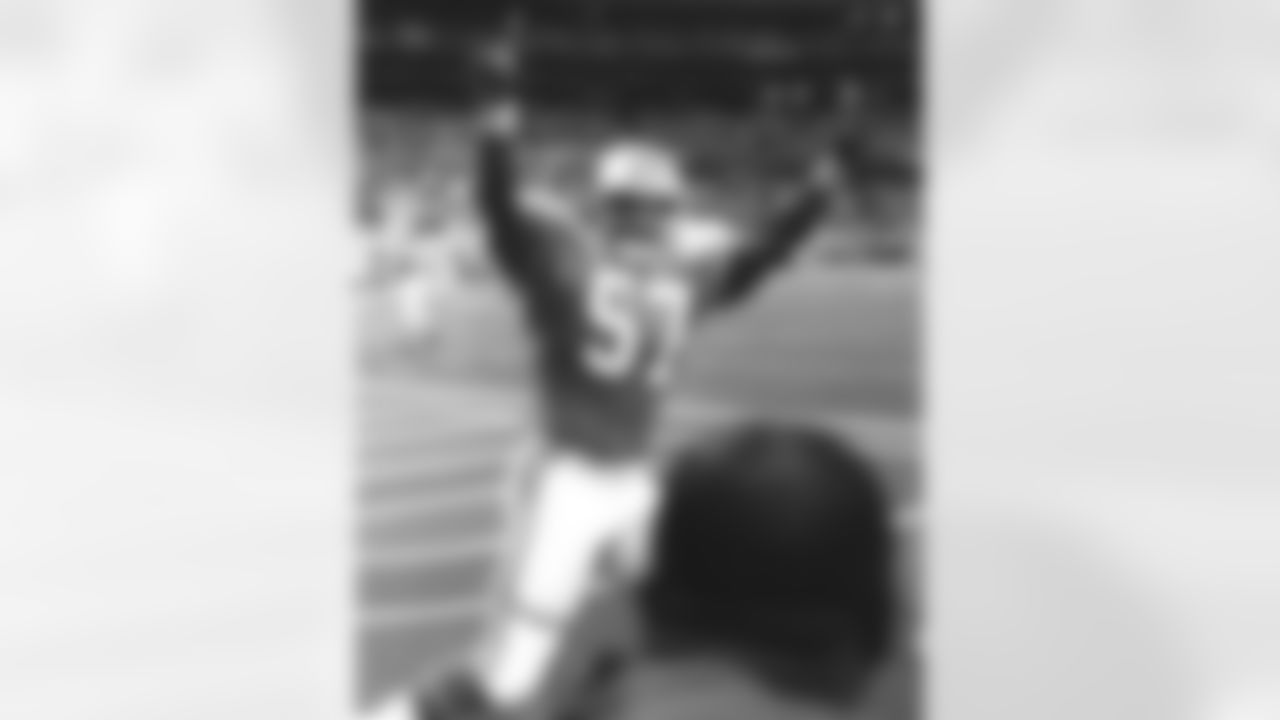 The Oilers selected LB Lamar Lathon with the 15th pick in the 1990 NFL Draft.