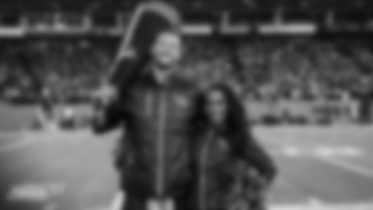 Tennessee Titans Cheerleaders Robb and Chelsea during the divisional playoff game between the Tennessee Titans and the Cincinnati Bengals at Nissan Stadium on January 22, 2022 in Nashville, TN. Photo By Lakin Householder/Tennessee Titans