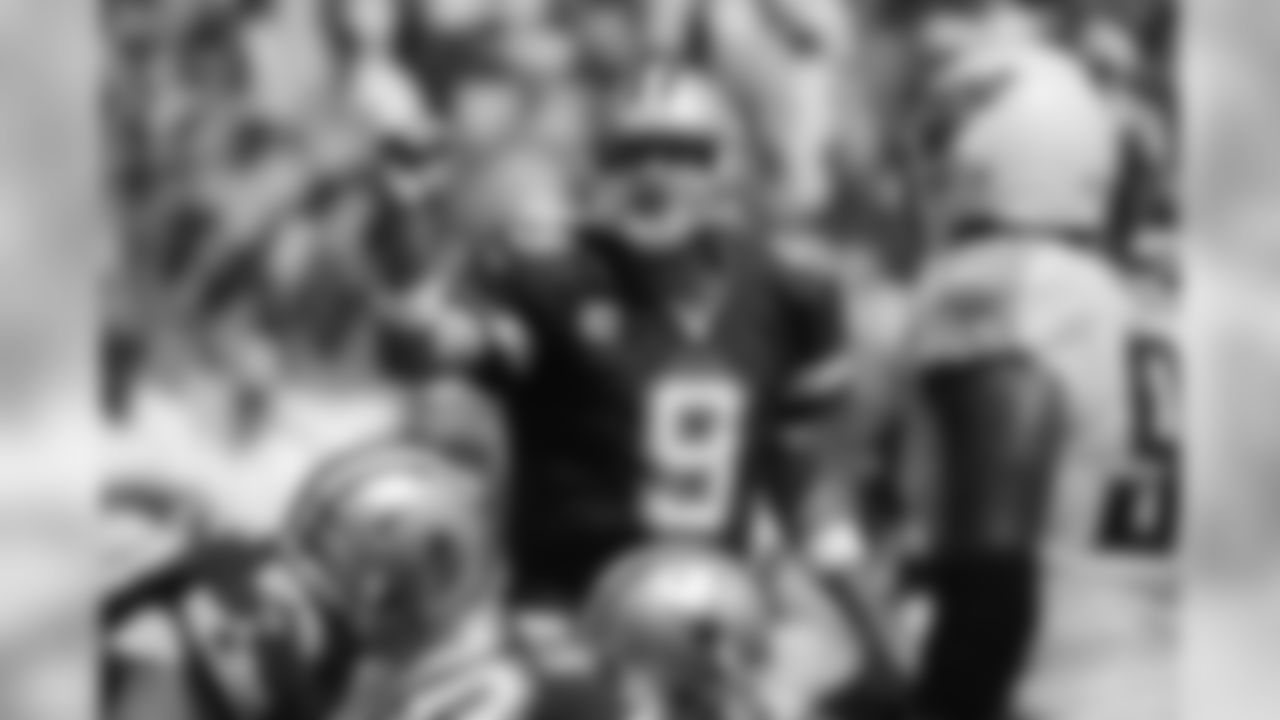 Dallas Cowboys quarterback Tony Romo (9) calls a play against the Tennessee Titans in the second quarter of an NFL football game Sunday, Sept. 14, 2014, in Nashville, Tenn. (AP Photo/Wade Payne)
