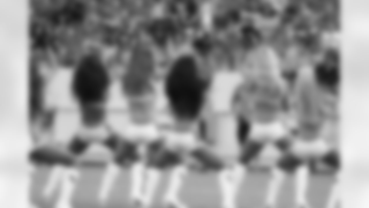 cheerleaders-180814-scrimmage241526