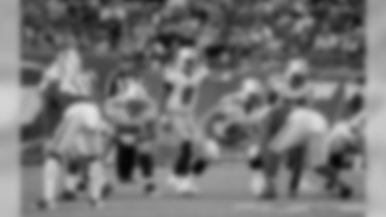 Tennessee Titans quarterback Marcus Mariota (8) calls an audible at the line of scrimmage against the New York Jets during the first quarter of an NFL football game, Saturday, Aug. 12, 2017, in East Rutherford, N.J. (AP Photo/Julio Cortez)