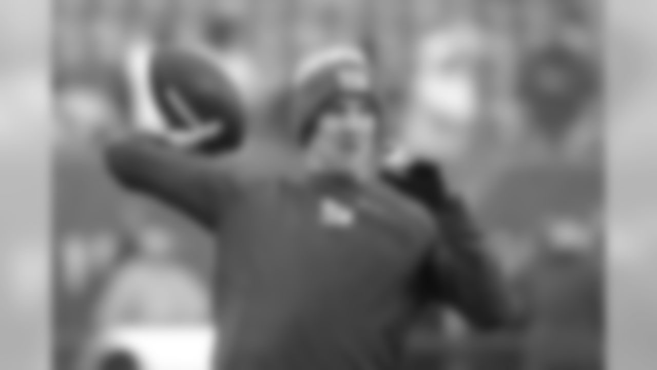 New York Giants quarterback Eli Manning works out prior to an NFL football game against the Tennessee Titans, Sunday, Dec. 16, 2018, in East Rutherford, N.J. (AP Photo/Bill Kostroun)