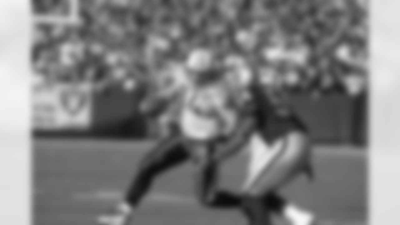 The Titans selected TE Shad Meier in the third round (90th overall) of the 2001 NFL Draft.