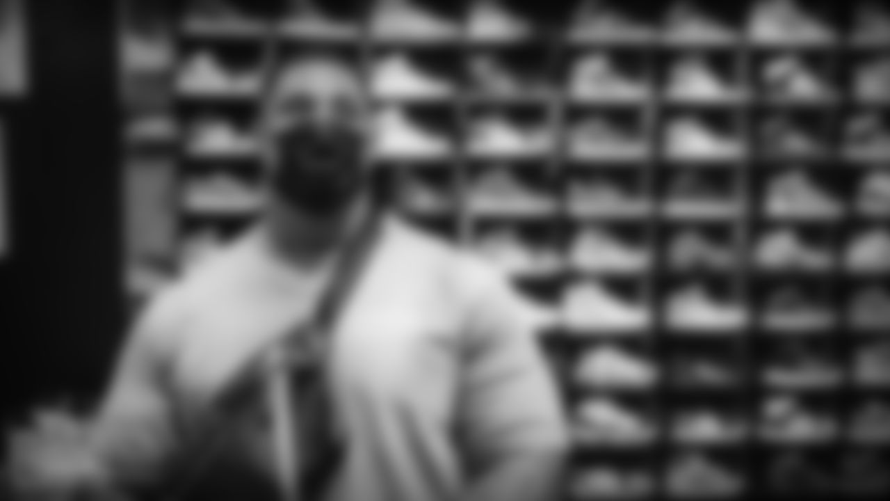 LOS ANGELES, CA - MAY 15, 2021 - Guard Rodger Saffold III #76 of the Tennessee Titans spends an off day shopping at Cool Kicks LA. Photo By Donald Page/Tennessee Titans