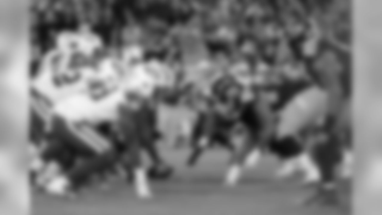 The New York Jets and the Tennessee Titans line up in the second half of an NFL football game Sunday, Dec. 2, 2018, in Nashville, Tenn. (AP Photo/James Kenney)
