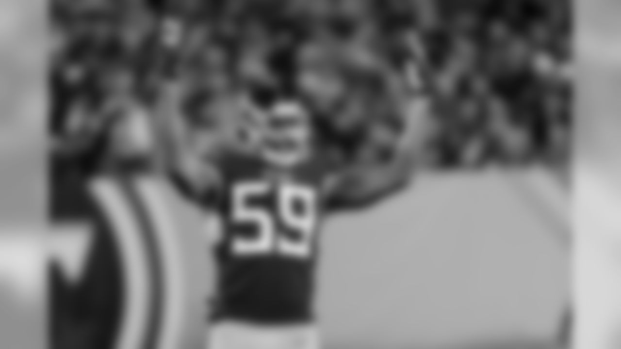 Tennessee Titans inside linebacker Wesley Woodyard tries to pump up the crowd in the second half of an NFL football game against the New York Jets Sunday, Dec. 2, 2018, in Nashville, Tenn. (AP Photo/James Kenney)