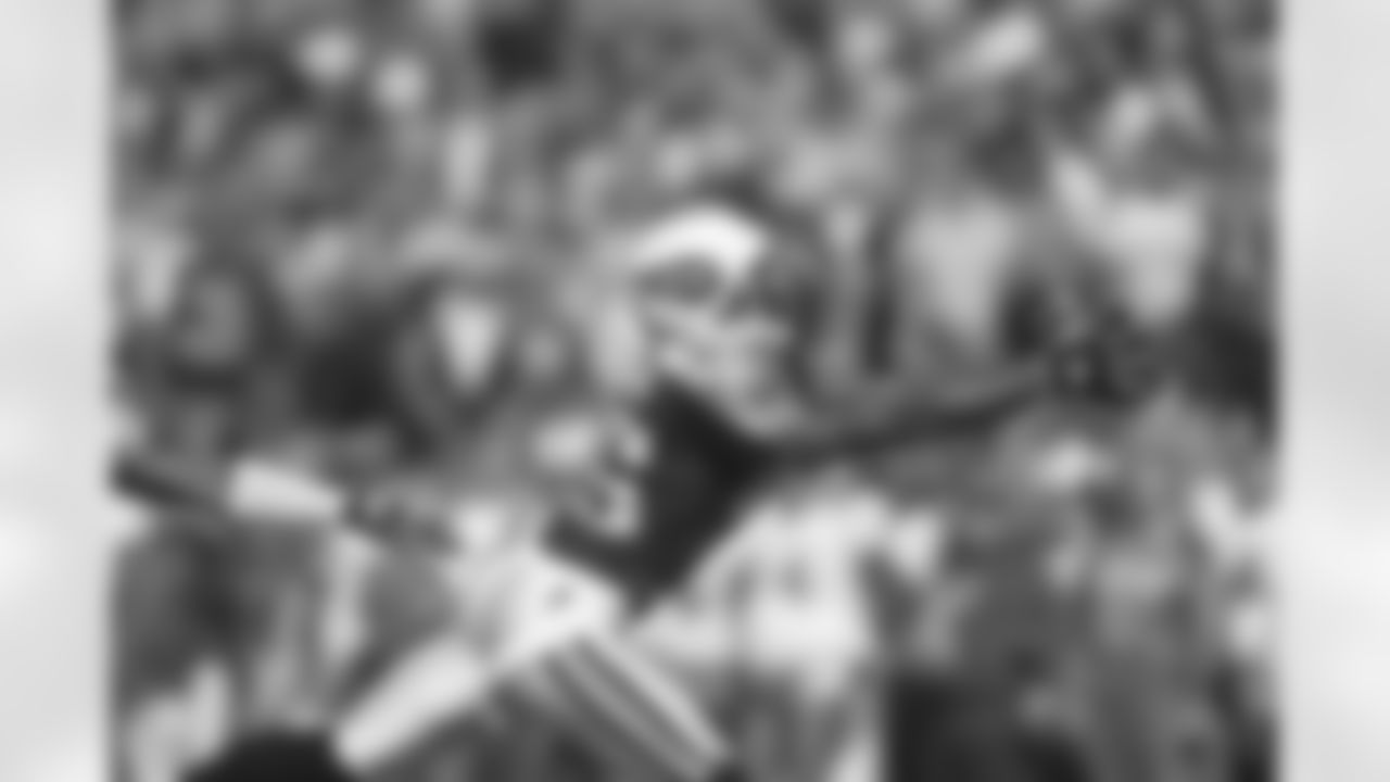 The Oilers drafted Derrick Mason in the fourth round (98th overall) of the 1997 NFL Draft.