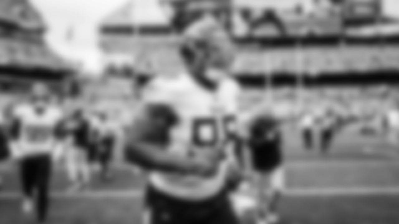The game between the Tennessee Titans and the Cleveland Browns at the Cleveland Browns Stadium on September 24, 2023 in Cleveland, OH. Photo By 212033000003\ /Tennessee Titans
