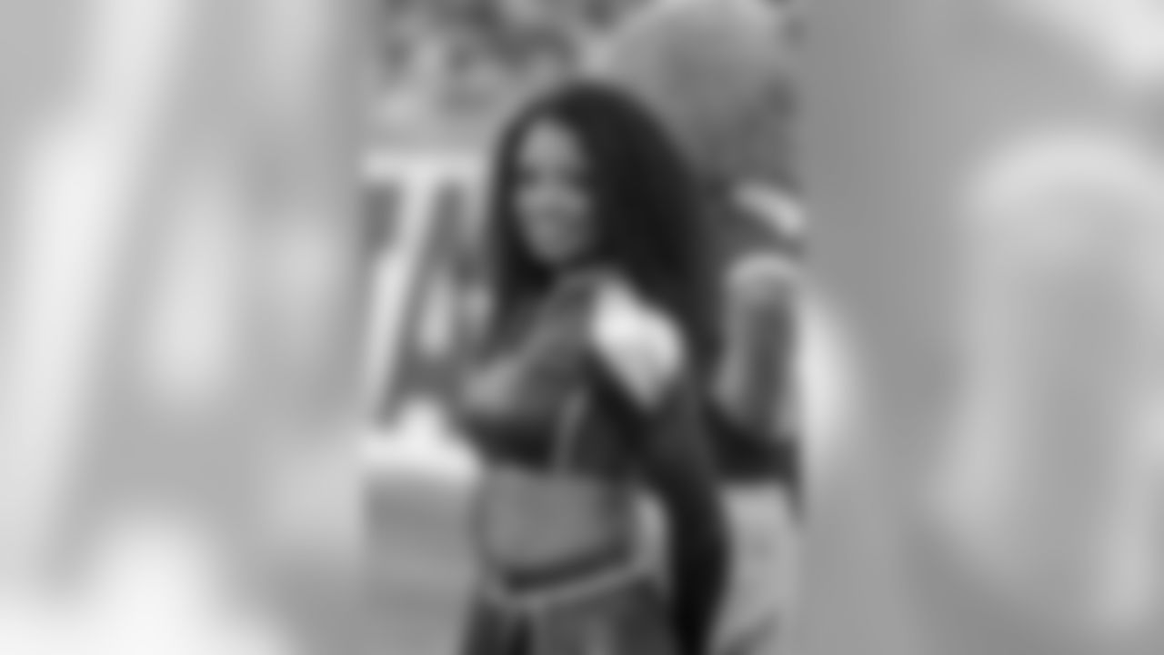 NASHVILLE, TN - AUGUST 17, 2019 - Tennessee Titans Cheerleaders during the preseason home game between the New England Patriots and the Tennessee Titans at Nissan Stadium in Nashville, TN. Photo By Kayla Schoen/Tennessee Titans
