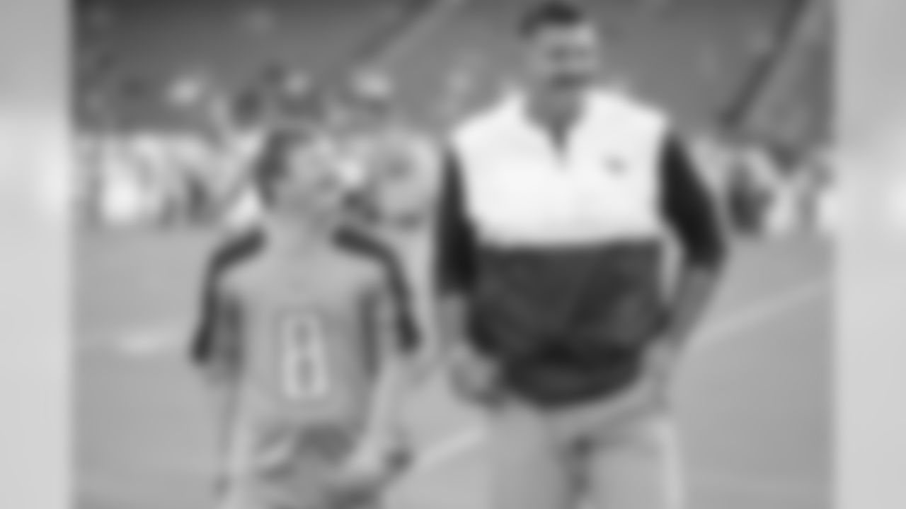 PHILADELPHIA, PA - AUGUST 08, 2019 - Head coach Mike Vrabel of Tennessee Titans with John Shulby during the preseason game between the Philadelphia Eagles and the Tennessee Titans at Lincoln Financial Field in Pennsylvania, PA. Photo By Donald Page/Tennessee Titans