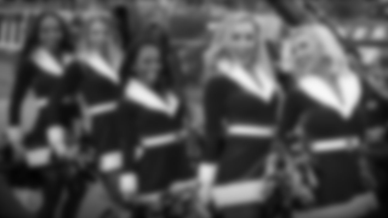 NASHVILLE, TN - DECEMBER 22, 2019 - Tennessee Titans cheerleaders during the game between the Tennessee Titans and the New Orleans Saints at Nissan Stadium in Nashville, TN. Photo By Caleb Jones/Tennessee Titans