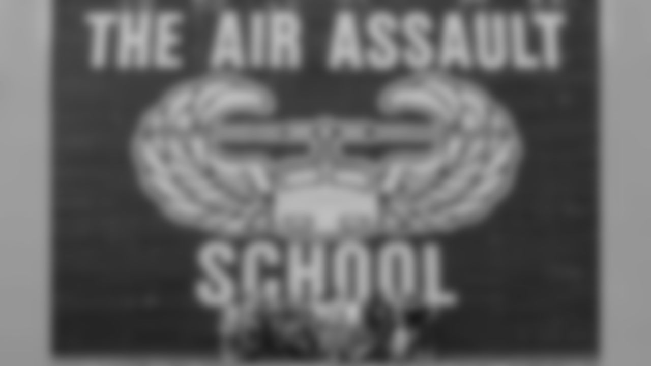 26-ladies-with-the-tennessee-titans-womens-association-visited-fort-campbell-and-the-sabalauski-air-assault-school-of-the-101st-airborne-division-air-assault-may-30--us-army-photos-by-spc-beverly-roche-40th-public-affairs-detachment_47968396311_o