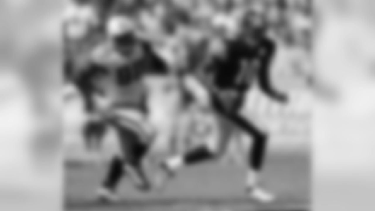 Pittsburgh Steelers quarterback Dennis Dixon (10) scrambles away from Tennessee Titans defensive end Derrick Morgan (90) in the first quarter of an NFL football game on Sunday, Sept. 19, 2010, in Nashville, Tenn. (AP Photo/John Russell)