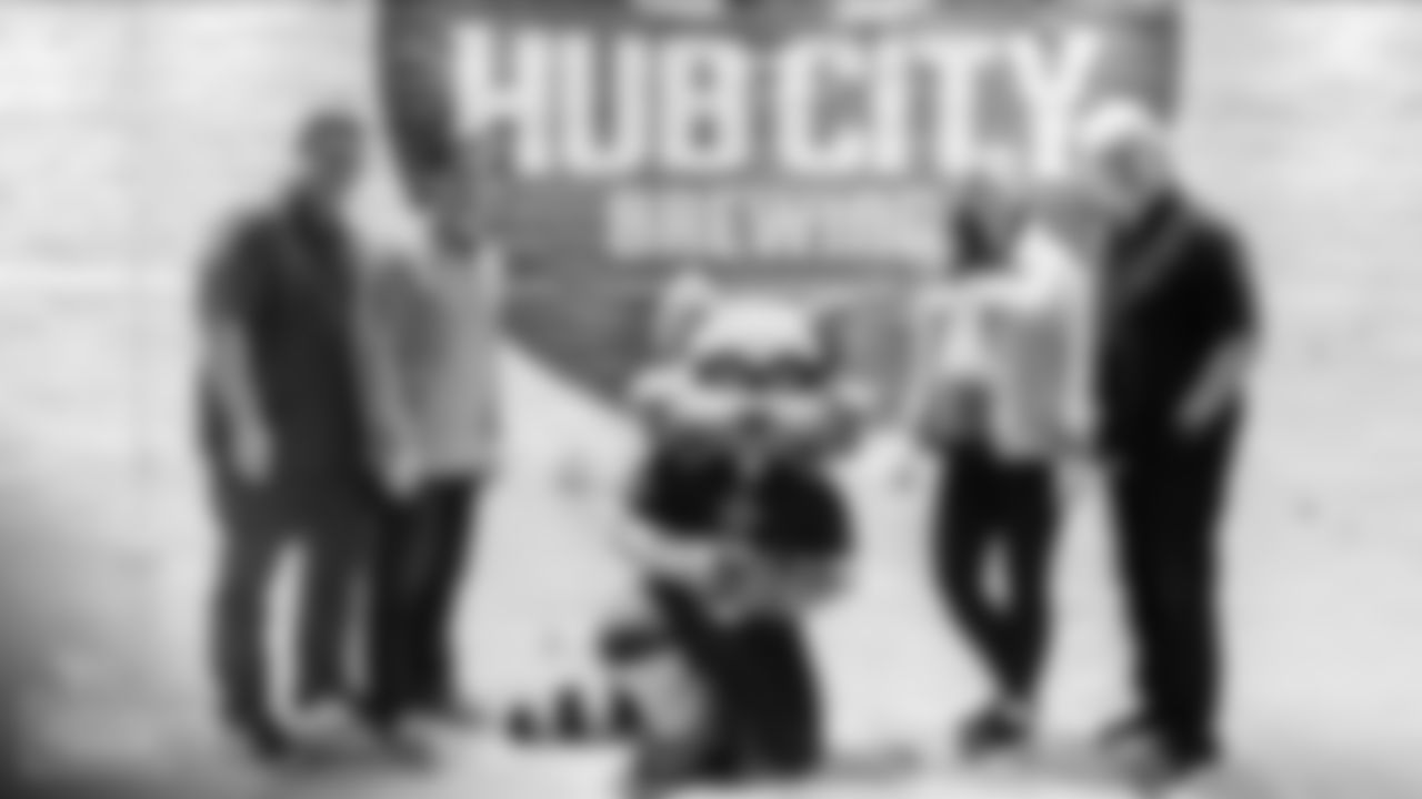 COLUMBIA, TN - April 13, 2022 - The Official Titans Podcast hits the road for one of six live podcast events at Hub City Brewing in Jackson, TN. Photo By Cameron Faulkner/Tennessee Titans